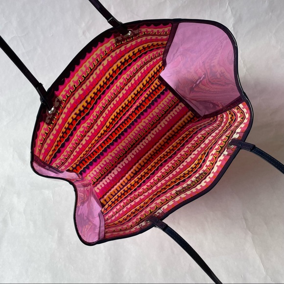 Vera Bradley Beach Tote - Picture 3 of 12